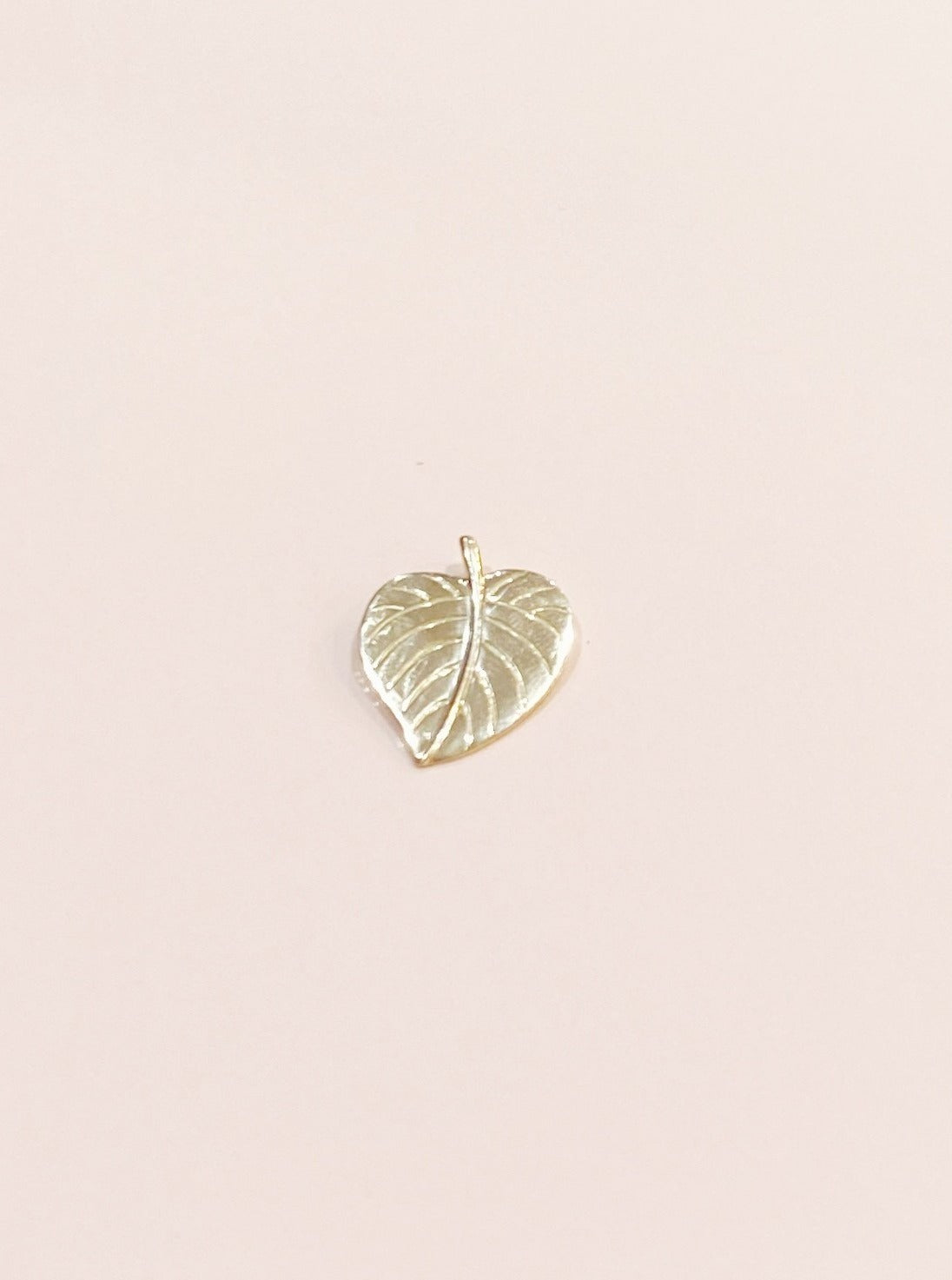 Umberata leaf pendant